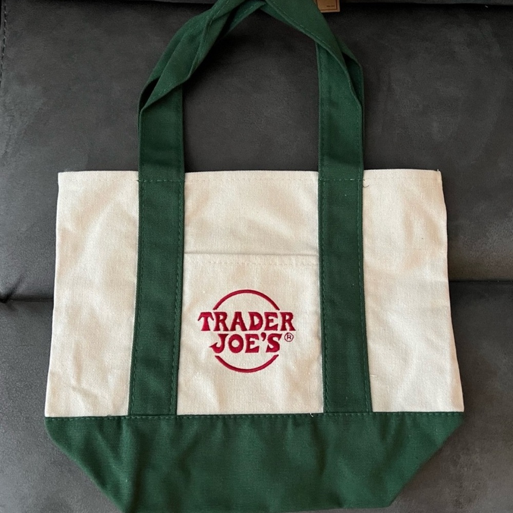 Trader Joe’s mini tote bag 💓